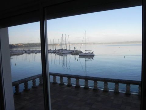 A vendre PIEDS DANS L'EAU DIRECT toutes pièces 300 M2 TRES HAUT de GAMME