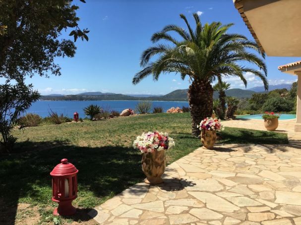 A louer  MAGNIFIQUE VILLA 300 M² VUE MER PLAGE A PIED PORTO VECCHIO