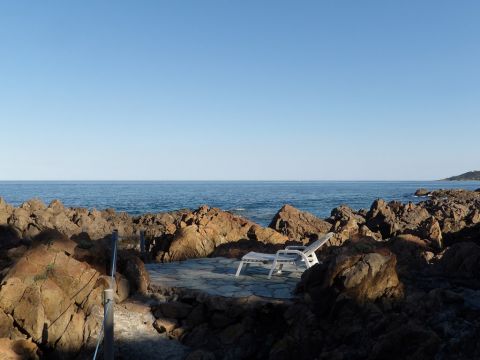A louer Magnifique Propriété 300 M² Pied dans l'eau vue mer SOLENZARA