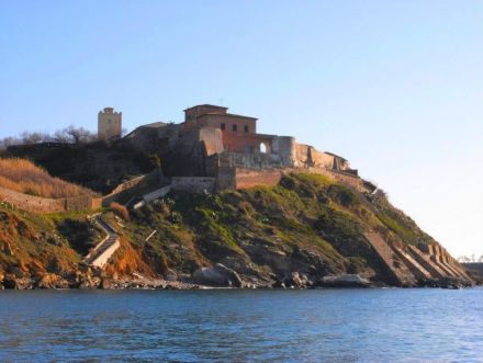 Magnifique Propriété 10 PIECES 800 M² face à la mer  Piombino ITALIE