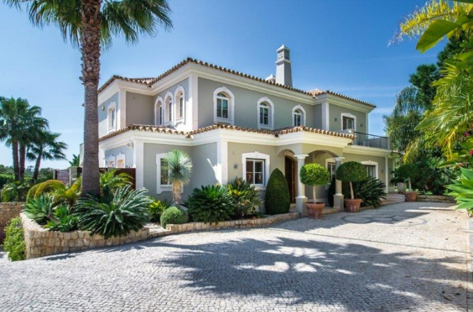 SUPERBE VILLA 372 M² DANS LA QUINTA VERDE ENTRE QUINTA LAGO ET ALMANCIL