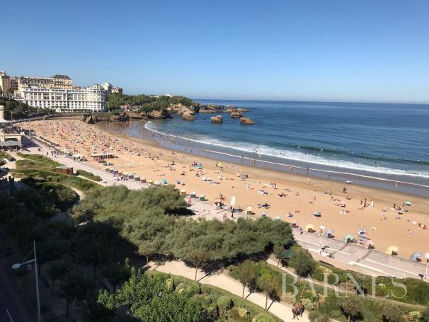 A louer LOCATION SAISONNIERE SUPERBE APPARTEMENT 5 COUCHAGES COEUR DE BIARRITZ