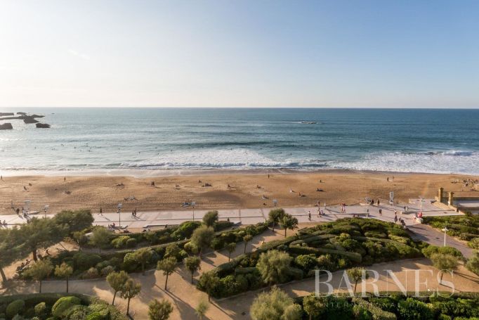 A louer LOCATION SAISONNIERE SUPERBE APPARTEMENT 5 COUCHAGES COEUR DE BIARRITZ