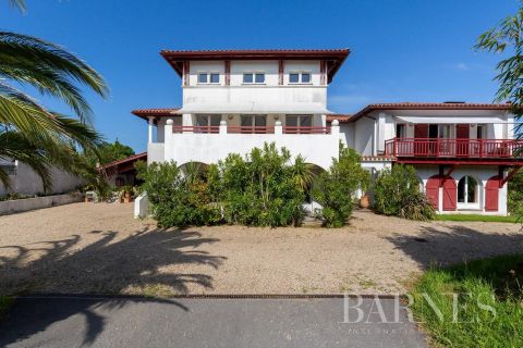 A louer MAISON  6 PIECES 400 M2 BORD DE MER GUETHARY