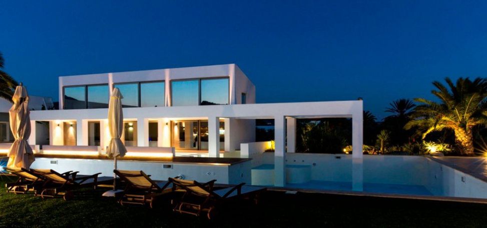 A vendre Magnifique Villa moderne 9 PIECES 450 M² BORD DE MER HYDRA