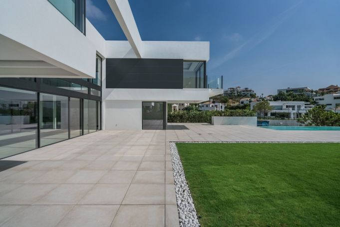 A vendre Superbe Villa de luxe style contemporain 6 PIECES 560 M² BANAHAVIS
