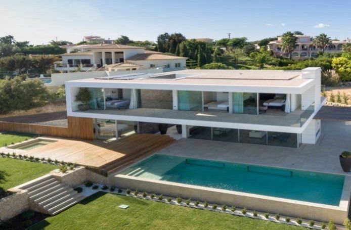 A vendre Splendide Villa d'architecte  634 M² PIEDS DANS L'EAU LAGOS
