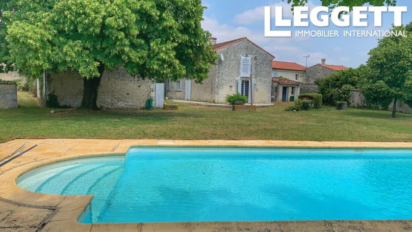 A vendre Belle maison de campagne EN PIERRE 8 PIECES 226 M² Aumagne