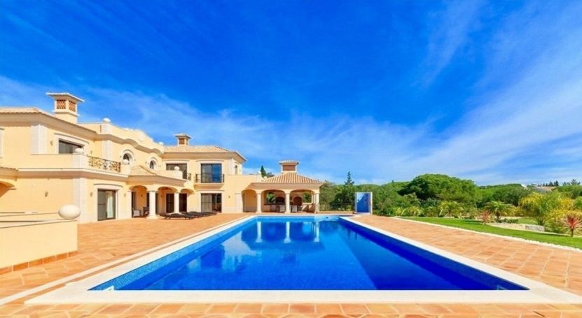 A vendre Splendide villa 10 PIECES 775 M² PLAGE A PIEDS LOULE