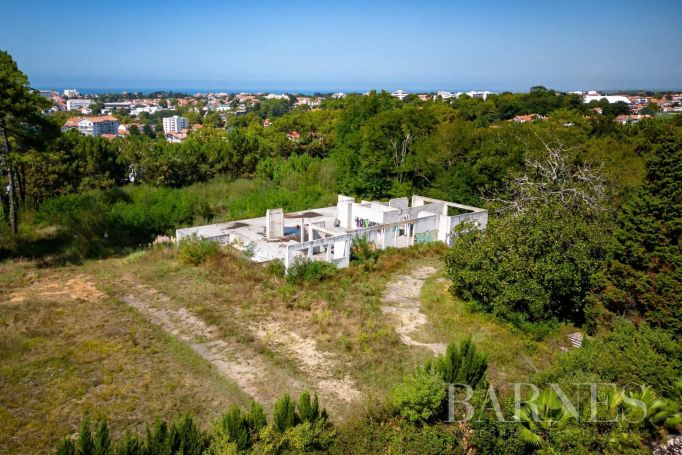 A vendre MAGNIFIQUE TERRAIN CONSTRUCTIBLE  1.6H BIARRITZ