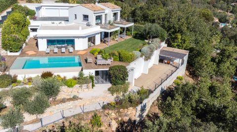 A louer Élégante villa contemporaine 6 PIECES 286 M² SAINT JEAN DE L ESTEREL