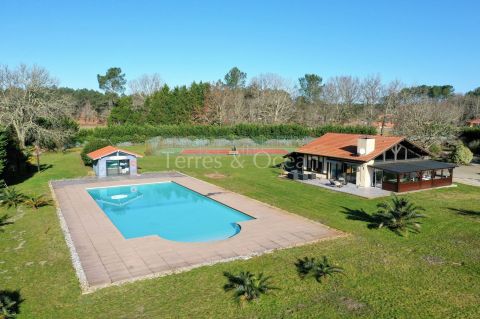 A vendre MAISON  9 PIECES 227 M2 BORD DE MER MESSANGES