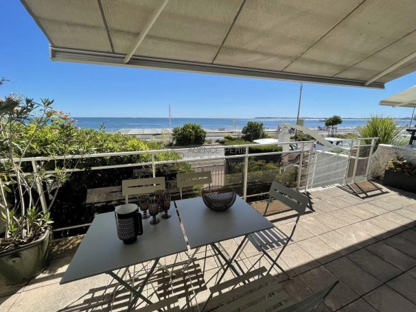 A vendre MAISON  9 PIECES 176 M2 PIEDS DANS L'EAU LA BAULE ESCOUBLAC