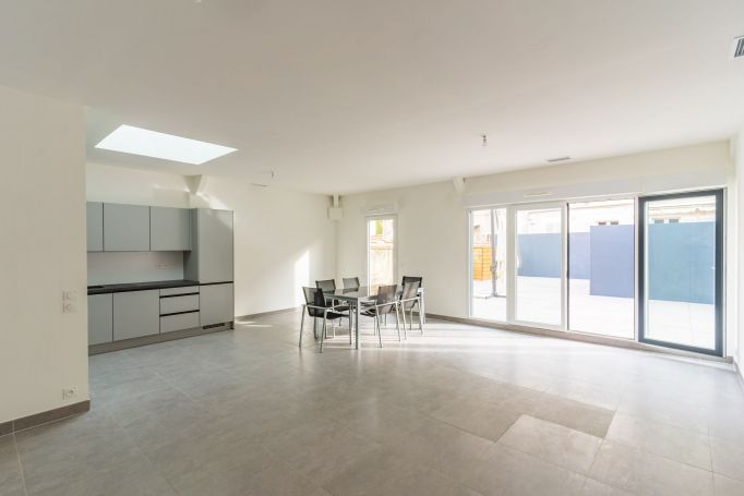 A vendre BEL Appartement T5 137 M² Neuf Marseille