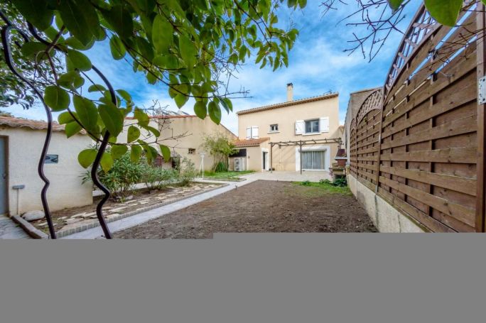 A vendre EXCLUSIVITE : Maison 180 m² T5/T6, jardin sans vis-à-vis, Garage Narbonne