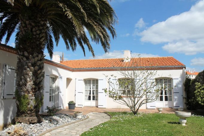 A vendre MAISON  4 PIECES 144 M2 BORD DE MER SAINT GILLES CROIX DE VIE