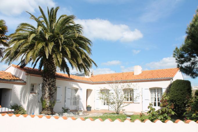A vendre MAISON  4 PIECES 144 M2 BORD DE MER SAINT GILLES CROIX DE VIE