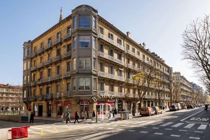 A vendre BEL APPARTEMENT 94 M² CENTRE VILLE DONOSTIA