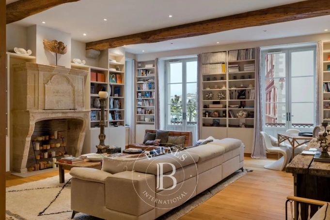 A vendre APPARTEMENT T4 183 M2 BORD DE MER SAINT JEAN DE LUZ