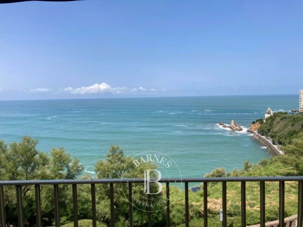 A vendre MAGNIFIQUE APPARTEMENT T4 93 M² VUE MER BIARRITZ