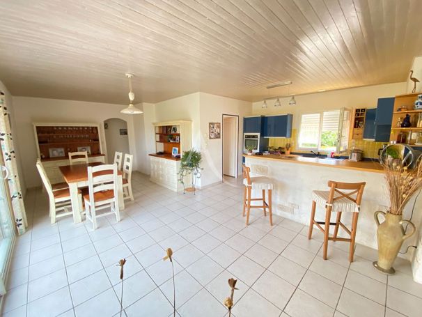 A vendre MAISON  5 PIECES 124 M2 BORD DE MER TALMONT SAINT HILAIRE