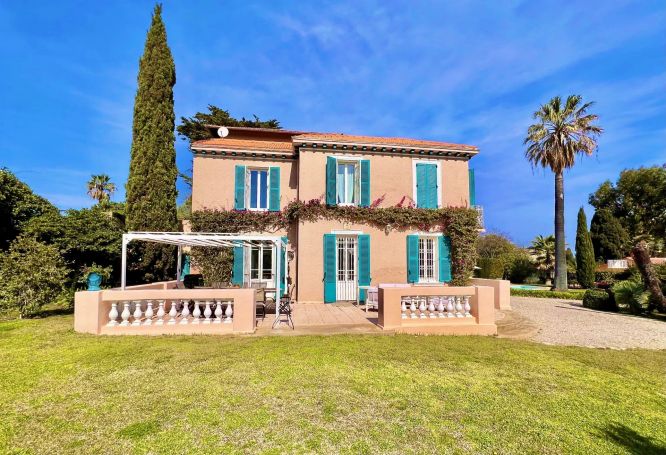 A vendre SUPERBE MAISON BOURGEOISE 9 PIECES 180 M² Antibes