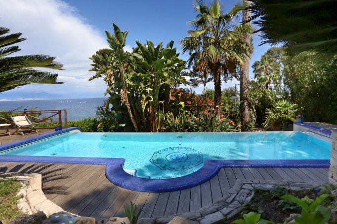 A vendre Villa 7 PIECES 240 M² vue mer cap d'Antibes