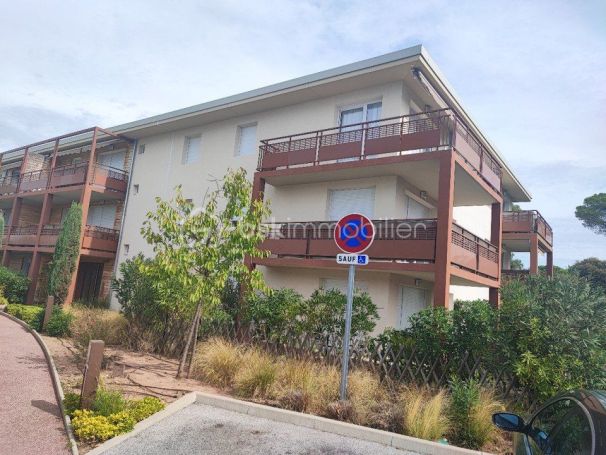 A louer APPARTEMENT T3 56 M2 TERRASSE BORD DE MER FREJUS