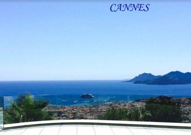 PENTHOUSE  PIEDS DANS L'EAU CANNES