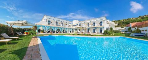 A louer PENTHOUSE  TERRASSE PIEDS DANS L'EAU SANTA TERESA GALLURA