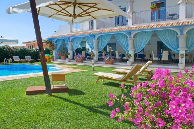 A louer PENTHOUSE  TERRASSE PIEDS DANS L'EAU SANTA TERESA GALLURA