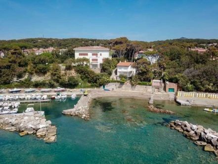 Très belle villa située à Castiglioncello, près de Livourne avec accès à la mer  