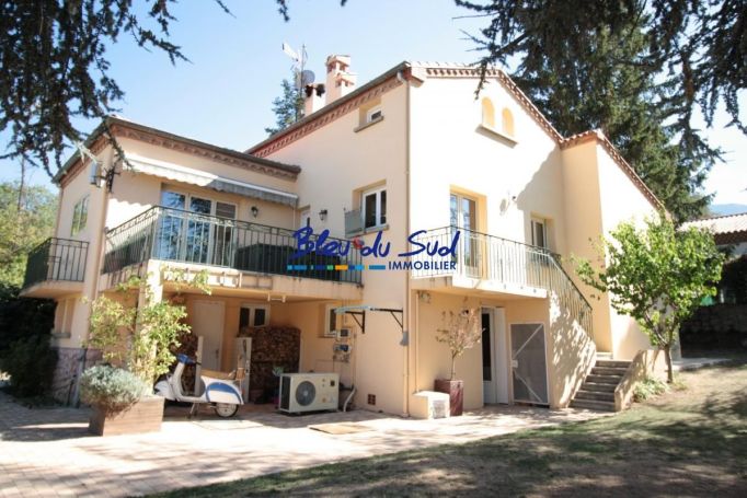 A louer MAISON  7 PIECES 275 M2  VERNET LES BAINS