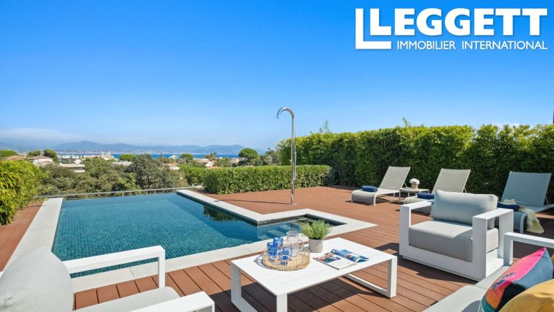 A vendre PENTHOUSE  185 M2 BORD DE MER ANTIBES