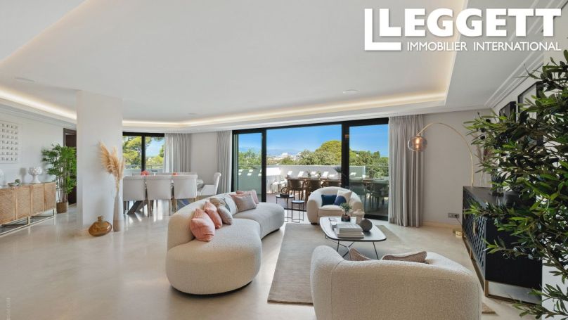 A vendre PENTHOUSE  185 M2 BORD DE MER ANTIBES
