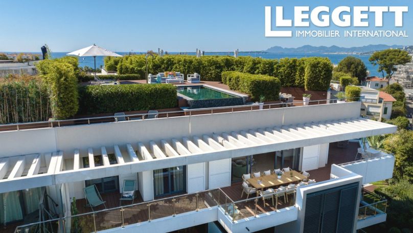 A vendre PENTHOUSE  185 M2 BORD DE MER ANTIBES