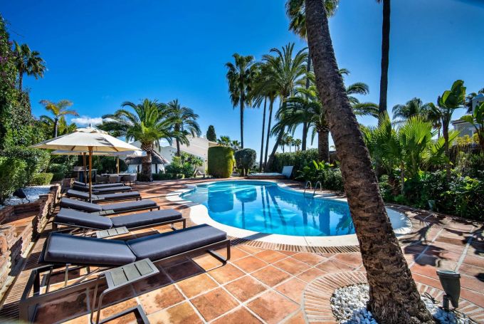 A louer PENTHOUSE DE PRESTIGE  PIEDS DANS L'EAU NUEVA ANDALUCIA