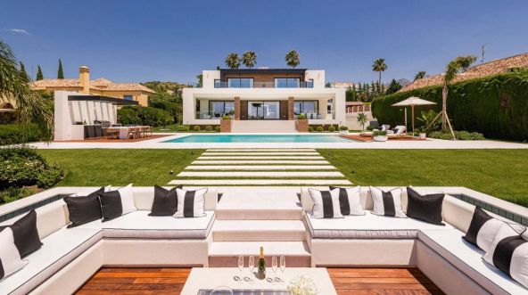 Splendide villa située dans la vallée du golf de Nueva Andalucia  