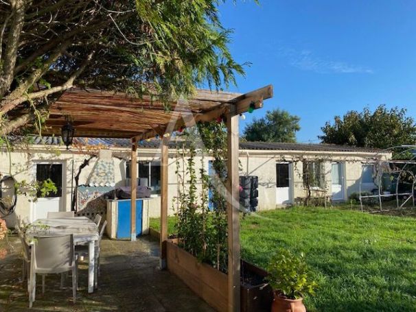 A vendre MAISON  4 PIECES 133 M2 BORD DE MER LONGEVILLE SUR MER
