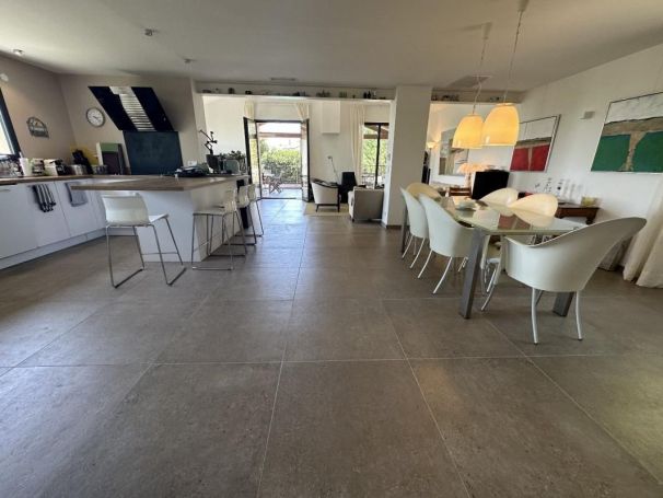 A louer MAISON  D'ARCHITECTE BORD DE MER MAGALAS