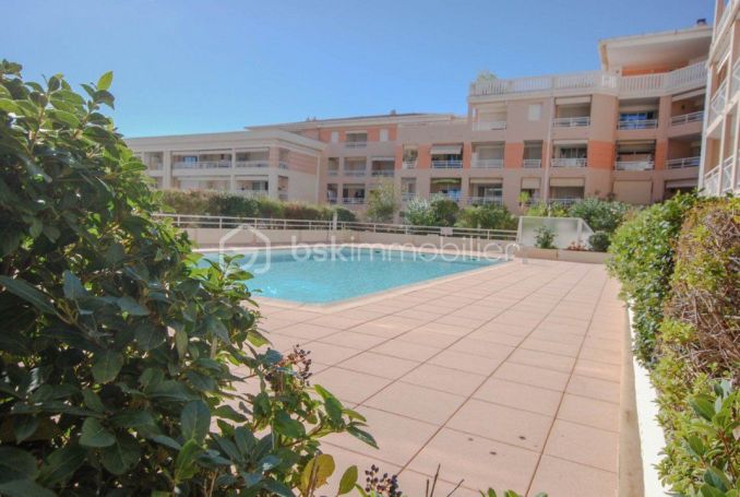 A louer APPARTEMENT DUPLEX DE PRESTIGE T4 80 M2 TERRASSE VUE MER VALLAURIS