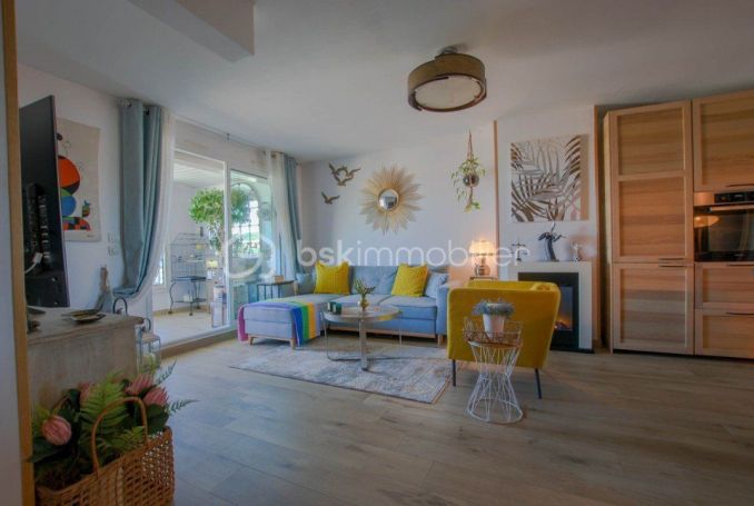 A louer APPARTEMENT DUPLEX DE PRESTIGE T4 80 M2 TERRASSE VUE MER VALLAURIS
