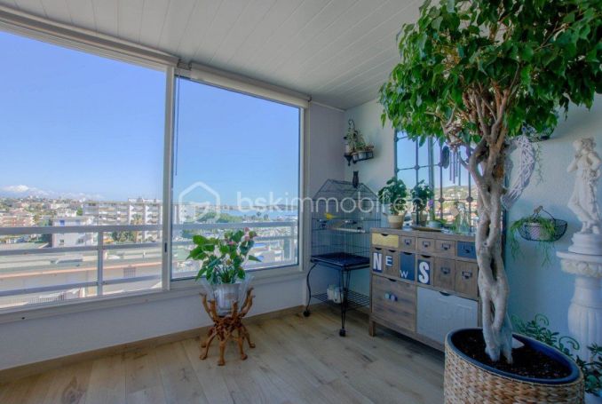 A louer APPARTEMENT DUPLEX DE PRESTIGE T4 80 M2 TERRASSE VUE MER VALLAURIS