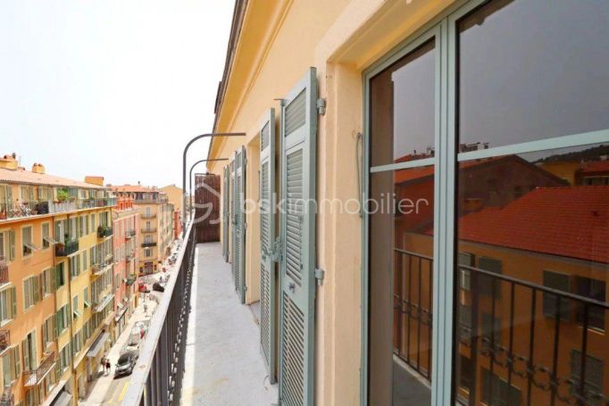A vendre APPARTEMENT DE PRESTIGE NEUF T5 80 M2 BORD DE MER NICE