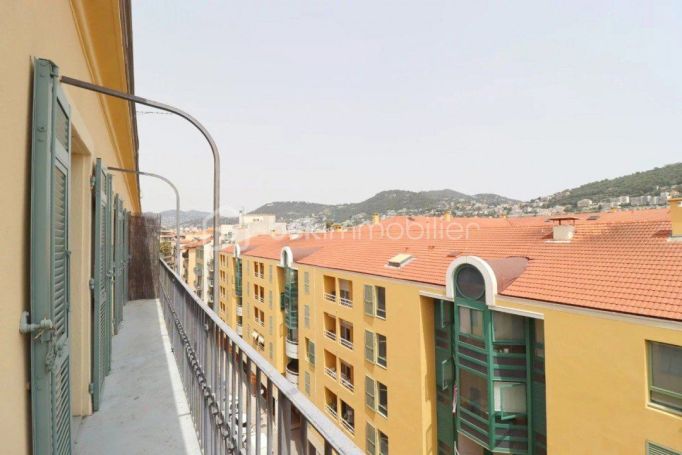 A vendre APPARTEMENT DE PRESTIGE NEUF T5 80 M2 BORD DE MER NICE