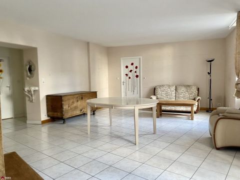A louer APPARTEMENT T6 122 M2  LUCON