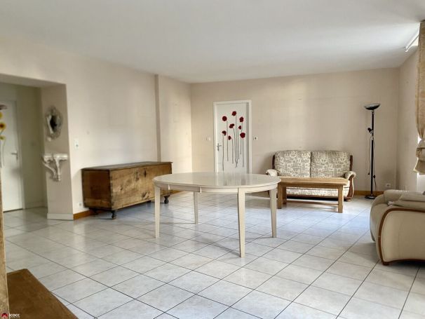 A louer APPARTEMENT T6 122 M2  LUCON