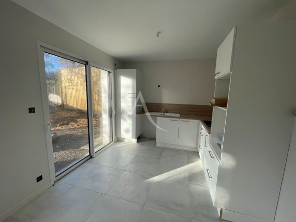 A vendre MAISON  CONTEMPORAINE BORD DE MER SAINT VINCENT SUR JARD