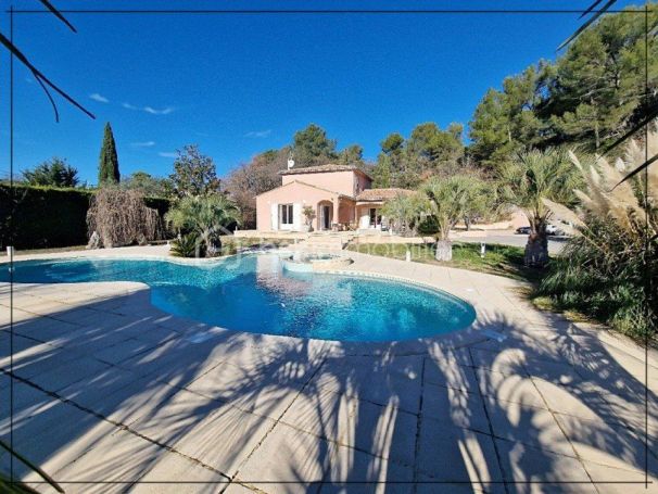 A louer MAISON  7 PIECES 149 M2  NANS LES PINS
