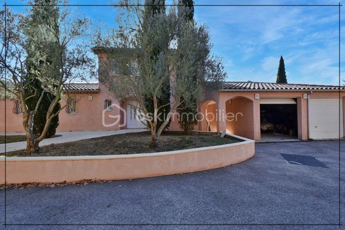 A louer MAISON  7 PIECES 149 M2  NANS LES PINS